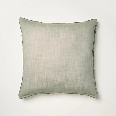 Almohada Euro Cuadrada 26"x26" Verde - Hogar y Mano con Magnolia Foto 1 de 4