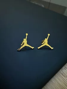 Pendientes Jordan - Pendientes Jumpman - Tachuelas de oro - Pendientes Michael Jordan - Imagen 1 de 2