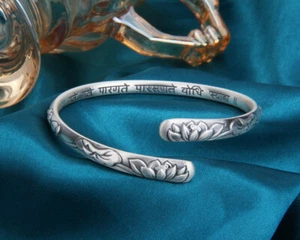B37 Armreif Lotusblumen innen mit 6 Wort Mantra in Sanskrit 999 Feinsilber - Bild 1 von 5