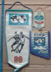 Complete set pennants and pins FIFA 80, 100 years - Picture 1 of 3