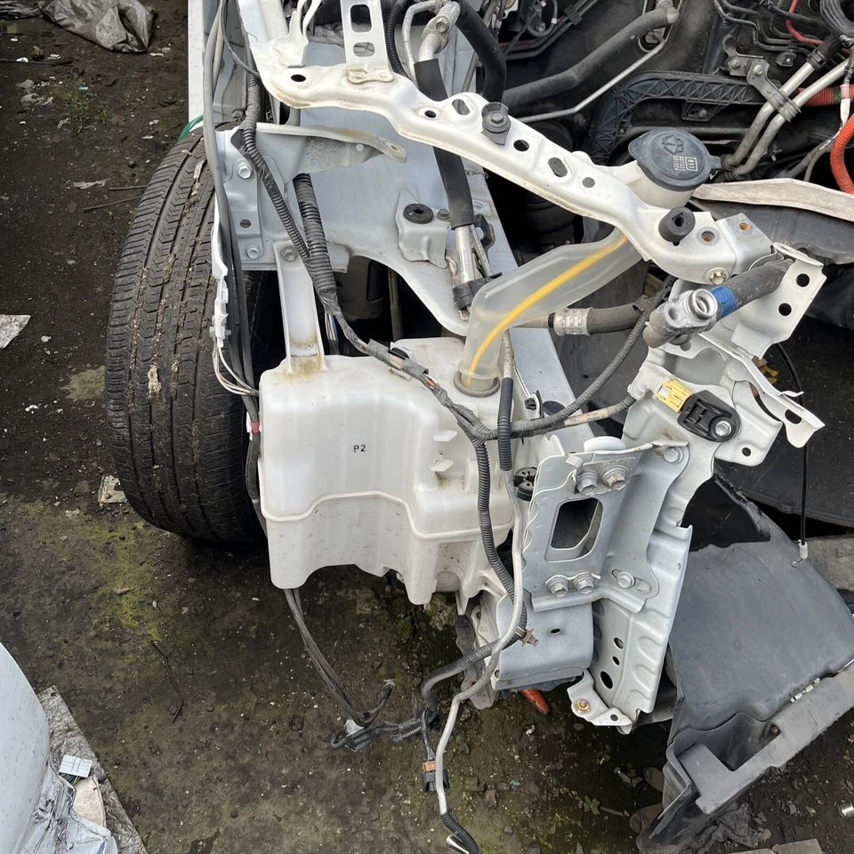 Genuine Toyota Prius Plus 1.8 2011 ~ 2015 Windscreen Washer Bottle & Pumps — 第 1/1 张图片