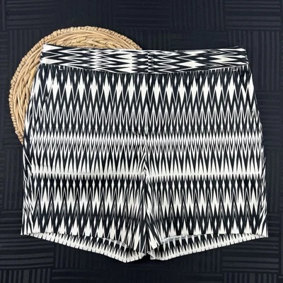 Worthington Womens Size 10 Black Beige Geometric Cotton Stretch Dress Shorts - Image 1 of 4