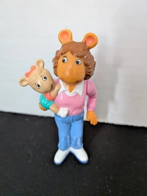 Figura de acción de juguete vintage PBS Kids Arthur Aardvark mamá sosteniendo a Kate 4,5" 1997 Foto 1 de 4