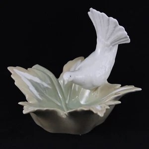 Figura de Porcelana MIQUEL REQUENA Pajaro Posado en Hoja. Valencia ESPAÑA - Imagen 1 de 9