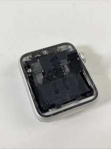 Apple Watch Series 3 GPS 42mm Boîtier Aluminium Argent Aluminium Smartwatch⚠️*LIRE* - Photo 1 sur 7