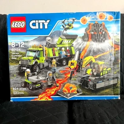 LEGO City Volcano Exploration Base 60124 New Sealed Retired Set - Image 1 of 4