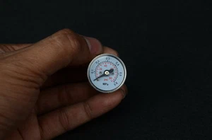 Medidor de presión axial para vapor 90PSI - Imagen 1 de 2
