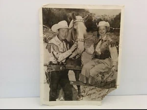 1950's ROY ROGERS, DALE EVANS AND TRIGGER, B & W PHOTO, 8 x 10, AUTOGRAPHED - Picture 1 of 8