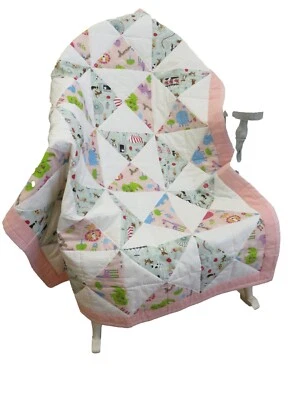 Edredón de bebé hecho a mano Patchwork rosa y verde nuevo 37" X 46" Foto 1 de 4