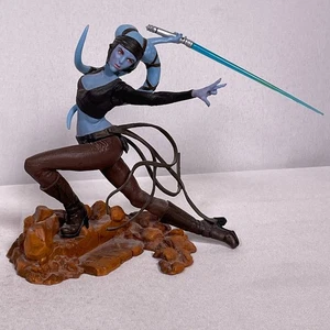 AAYLA SECURA Star Wars Unleashed 7" Scale Figure Hasbro 2004 - Picture 1 of 9