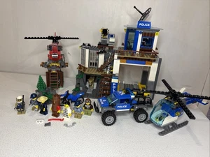 LEGO 60174 - Lego CITY: Mountain Police Headquarters - 99% Complete - Picture 1 of 24