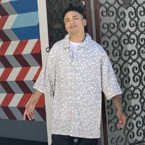 Herren Rocawear Grau | Weiß S/S Button Down Hemden Neu mit Etikett - Bild 1 von 4