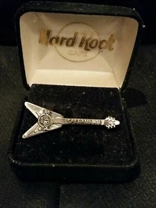 Hard rock Cafe Guitar Pin New - Picture 1 of 3