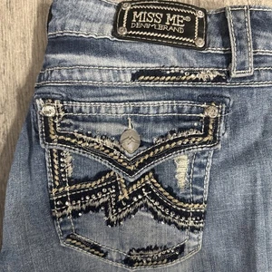 Miss Me Jeans Womens Size 32 Blue Denim Boot Cut Low Rise Distressed Flap Pocket - Picture 1 of 9