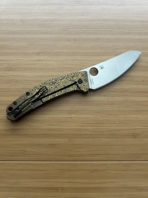 Spyderco BladesWeLove Custom SpydieChef C211TIP Marcin Slysz - Ti - Satin LC200N Foto 1 de 4