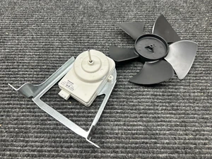 W10181323 OEM WHIRLPOOL REFRIGERATOR CONDENSER FAN MOTOR / BRACKET & BLADE - NEW - Picture 1 of 7