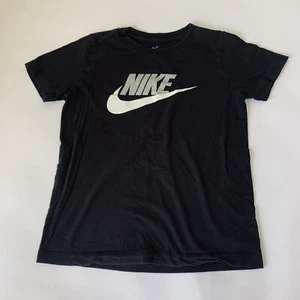 Nike Shirt Youth Boys Black Crewneck Short Sleeve Tee Spellout Swoosh Logo Play - Picture 1 of 6