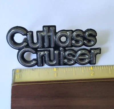 Distintivo emblema Oldsmobile Cutlass Cruiser para-lama/tronco 2,25" - Imagem 1 de 3