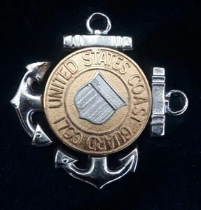 United States Coast Guard 1790 L.I.C.I. 1-3/16 Inch Metal Pin - Bild 1 von 2