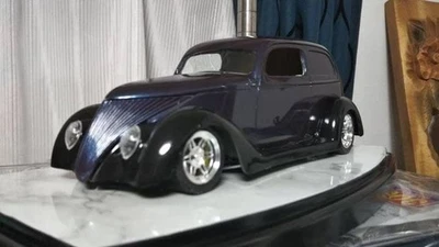 Testors 1/24 Truck Vantastic Plastic Model Mini Car Toy - Image 1 of 4