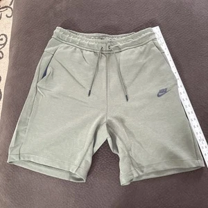 Nike Tech Fleece Herren Shorts olivgrün Größe M - Bild 1 von 8