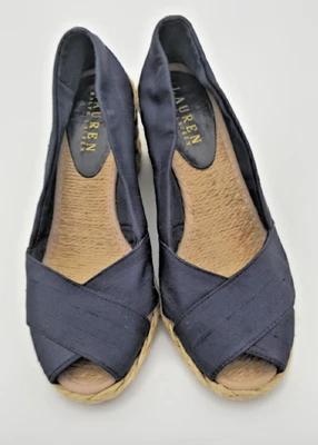Sandalia de cuña Lauren Ralph Lauren para mujer 6B azul marino Cecilia Shantung seda punta abierta Foto 1 de 4