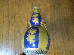 RARO- JARRÓN DE PORCELANA ANTQ 6 1/8" AZUL COBALTO PESADO RECORTADO EN ORO DOS MANIJAS - JAPONÉS - Imagen 1 de 11