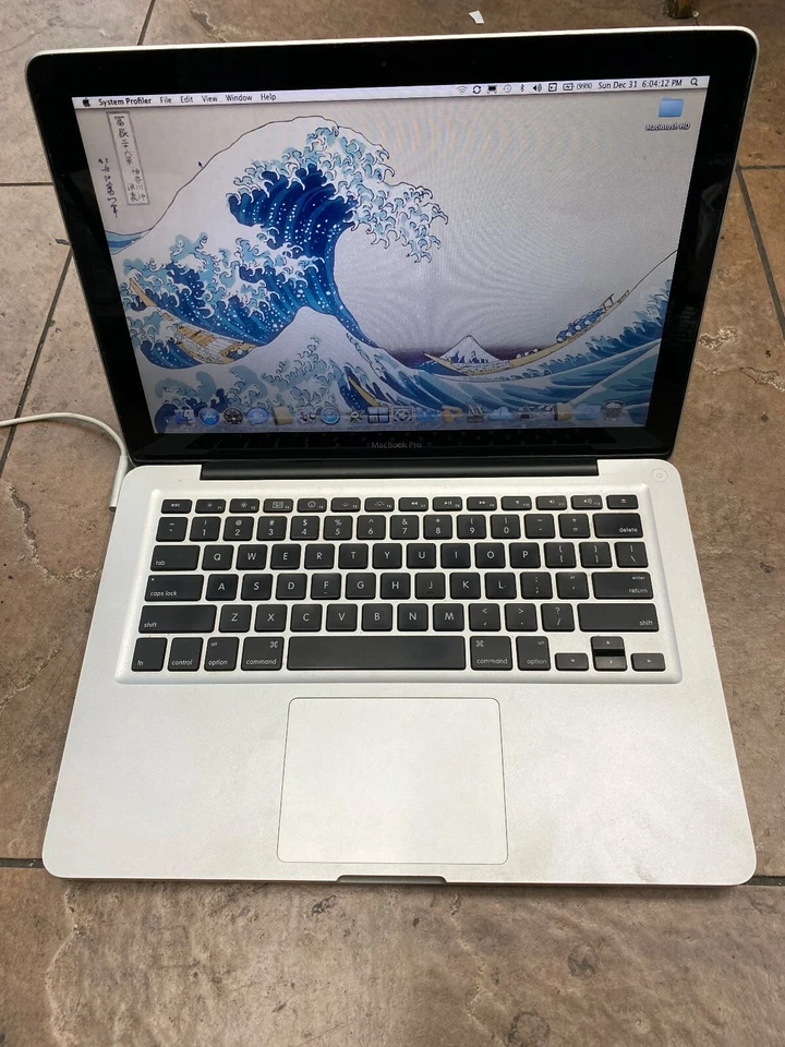 Apple MacBook Pro 13.3" Laptop Intel Core 2 Duo 2.26 GHz 2GB  - Image 1 of 4