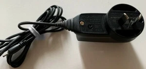 NOKIA AC-4A GENUINE CHARGER INPUT 100-240V 50-60Hz 125mA OUT 5V 890mA 1.5mm PLU - Picture 1 of 3