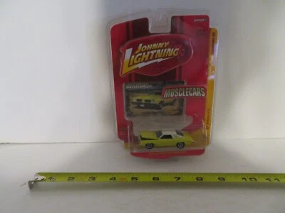 Johnny Lightning Muscle Cars R16 #3 1973 Pontiac GTO Yellow 2007 NIP - Image 1 of 4