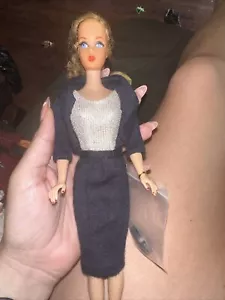 Barbie parlante 1969 cabeza en cuerpo recto con traje de Barbie - Imagen 1 de 12