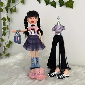 Bratz Doll Jade - Strut It! - COMPLETE! - Picture 1 of 3