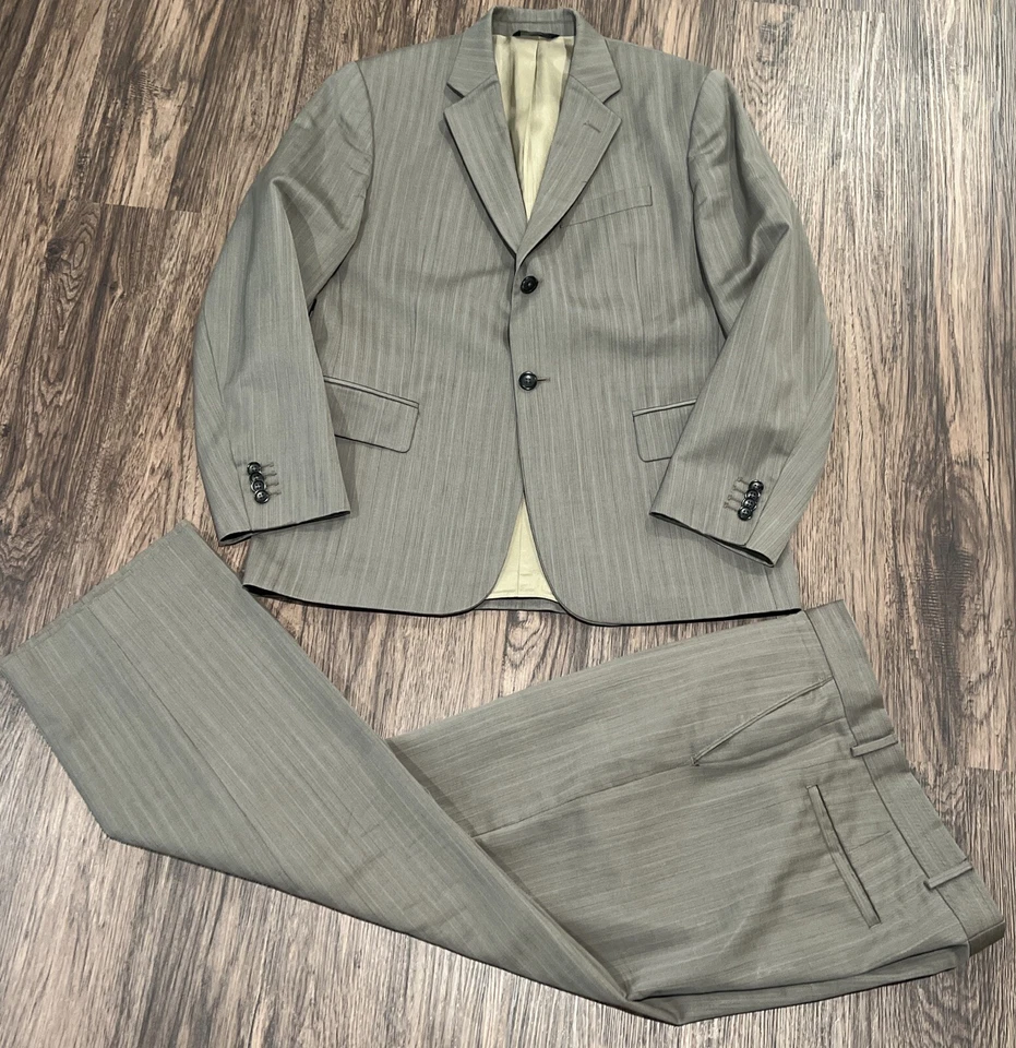 Костюм мужской Banana Republic 40S брюки 33X30 два предмета светло-коричневый в тонкую полоску - Изображение 1 из 4