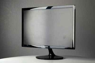 Samsung 21.5" 1080p 60hz TN LED Monitor Black 5ms Response  16.7 Million Colors - Image 1 of 4