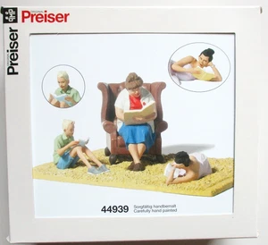 NEW 2025 ! Preiser G 1:22.5 scale READING FEVER w/ Mother & Two Kids # 44939 - Picture 1 of 2