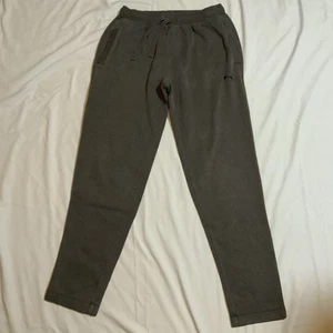 Pantalones deportivos Puma para hombre talla L gris oscuro EXCELENTES - mezcla de algodón - Imagen 1 de 7