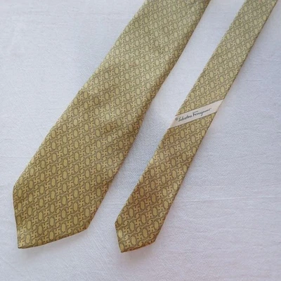 Corbata de seda Salvatore Ferragamo oro amarillo excelente usada ropa para el cuello de lujo Foto 1 de 4