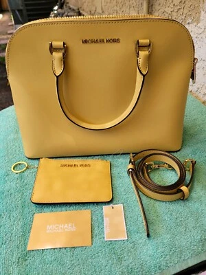 BOLSO DE MANO MICHAEL KORS JET SET DE VIAJE POLVORIENTO DE CUERO MARGARITA CON TARJETERO DE IDENTIFICACIÓN Foto 1 de 4