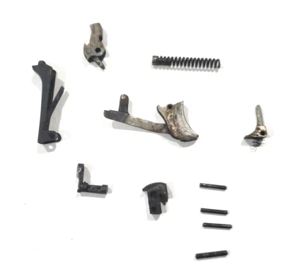 Piezas Astra Ucenta 25 ACP: MARTILLO, GATILLO Y PIEZAS INTERNAS SURTIDAS.   OEM. Foto 1 de 2