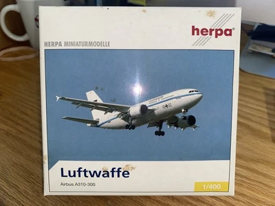 HERPA. LUFTWAFFE A310-300 560726 CON IMMATRICOLAZIONE 1/400 modellino aereo - Immagine 1 di 4