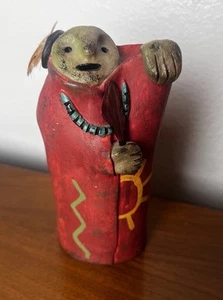 "Figura de escultura de cerámica nativa americana tribal Judy Peele firmada 7""" - Imagen 1 de 8