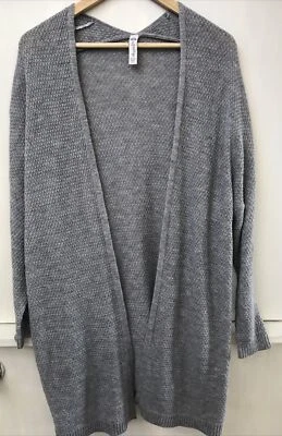 Cárdigan plumero ligero gris frente abierto American Rag Cie para mujer talla S Foto 1 de 3
