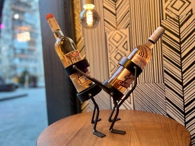 独特金属酒架 - Doggie 风格双瓶展示,创意葡萄酒架 — 第 1/4 张图片