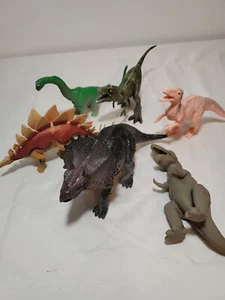 Menge 4 Dinosaurier & 1 Boley 1 Gummi Kunststoff Figuren Kinder Spielzeit Sommer Spielzeug - Bild 1 von 10