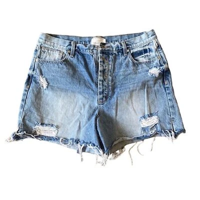 Habitual Distressed Button Fly Raw Hem 浅水洗女式短裤 32 — 第 1/4 张图片