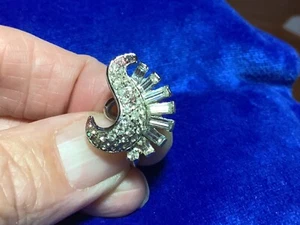 Crown Trifari signed vintage single clip on earring baguettes  - Picture 1 of 8