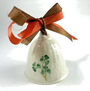 Belleek Pottery Ireland Primera Edición Anual Navidad Campana Trébol Ornamento - Imagen 1 de 13