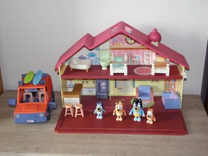 Bluey Familienhaus Haus & Auto Spielset mit Figuren und Zubehör - Bild 1 von 14