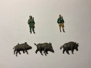 Spur H0 Figuren  Konvolut  „Förster +Wildschweine  „ M.1:87  - Bild 1 von 2
