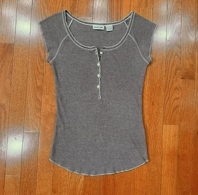 Top Henley acanalado ajustado vintage Y2K Energie capas manga corta juniors grande Foto 1 de 4